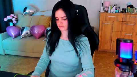 Snapshot of lora_cain chatting on February 2025 07:25:02 PM Lora Cain online show from February 2025 07:25:02 PM