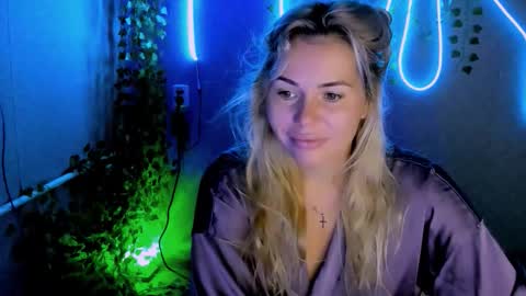 Lora online show from September 2025 02:22:02 AM