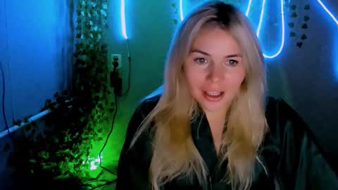 Lora online show from September 2025 02:22:02 AM