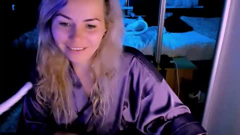 Lora online show from October 2025 02:42:02 AM