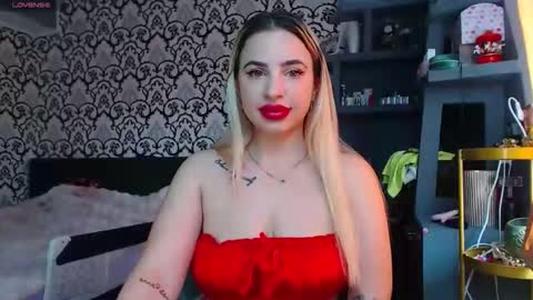 Queen LoraSinClare online show from April 2026 07:11:02 AM