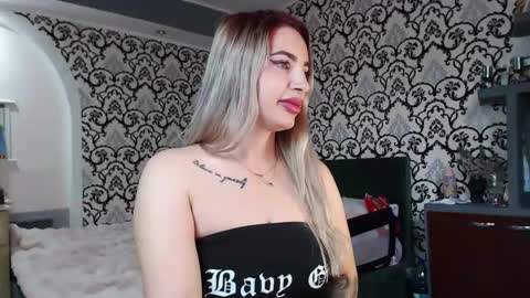 Queen LoraSinClare online show from May 2026 07:46:02 AM