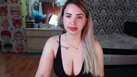 Queen LoraSinClare online show from May 2026 07:36:02 AM