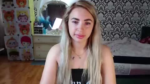 Queen LoraSinClare online show from June 2026 07:10:01 AM