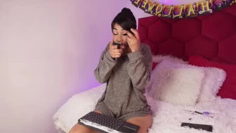 LORELI online show from October 2025 03:43:02 AM