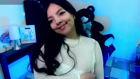 Snapshot of loren_44tits chatting on July 2026 06:45:01 PM Loren online show from July 2026 06:45:01 PM