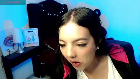 Snapshot of loren_44tits chatting on July 2026 07:18:01 PM Loren online show from July 2026 07:18:01 PM