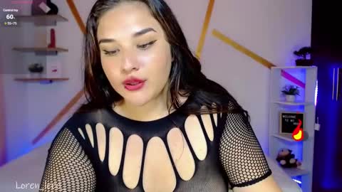 Snapshot of loren_leee chatting on February 2025 02:06:02 AM Loren online show from February 2025 02:06:02 AM