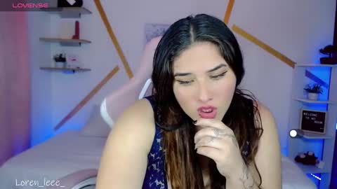 Snapshot of loren_leee chatting on February 2025 09:09:01 PM Loren online show from February 2025 09:09:01 PM