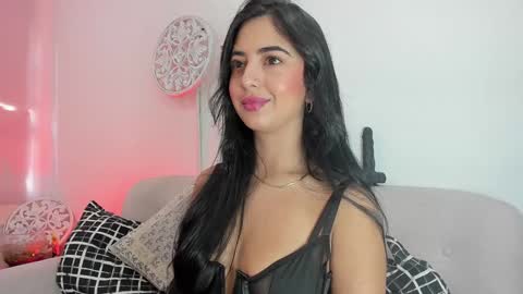 L O R E N online show from February 2025 01:30:02 PM