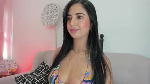 L O R E N online show from February 2025 05:01:01 PM