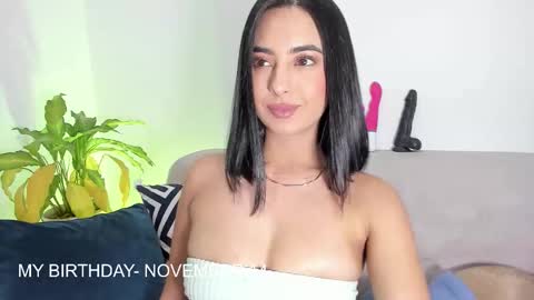 L O R E N online show from November 2025 11:15:02 PM