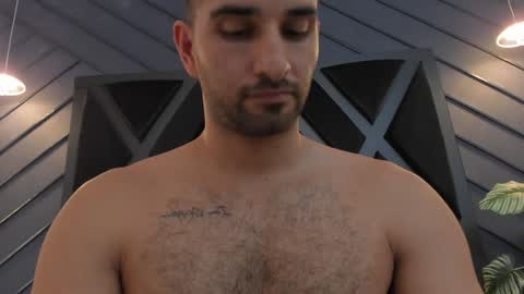  L O R E N Z O  Thumbs Up help  online show from December 2024 08:28:02 PM