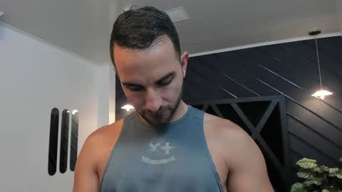  L O R E N Z O  Thumbs Up help  online show from January 2025 05:23:02 PM