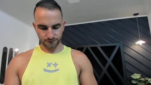  L O R E N Z O  Thumbs Up help  online show from January 2025 05:30:02 PM