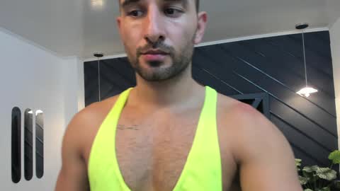  L O R E N Z O  Thumbs Up help  online show from February 2025 06:02:02 PM