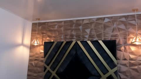  L O R E N Z O  Thumbs Up help  online show from February 2025 05:19:02 PM