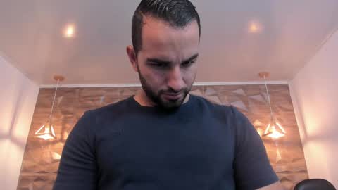  L O R E N Z O  Thumbs Up help  online show from February 2025 05:17:02 PM