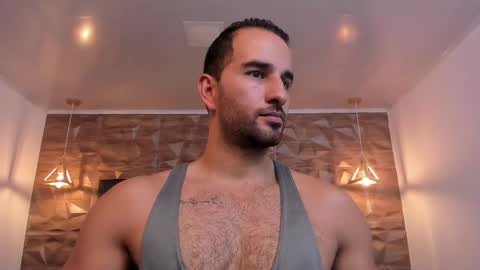  L O R E N Z O  Thumbs Up help  online show from February 2025 05:29:01 PM