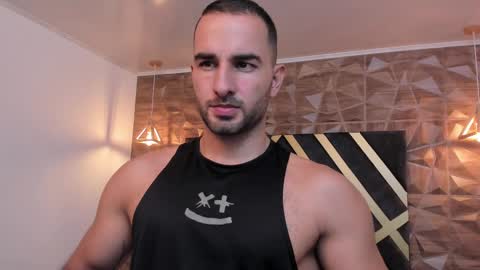  L O R E N Z O  Thumbs Up help  online show from February 2025 05:53:02 PM