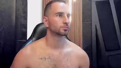  L O R E N Z O  Thumbs Up help  online show from September 2025 05:25:02 PM