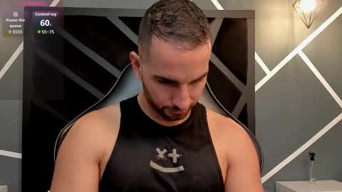  L O R E N Z O  Thumbs Up help  online show from October 2025 05:22:02 PM