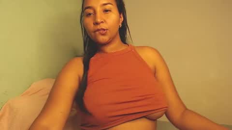 Snapshot of loretta_ chatting on January 2025 02:32:02 AM Loretta Gmez online show from January 2025 02:32:02 AM