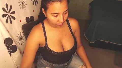 Snapshot of loretta_ chatting on February 2025 12:43:01 AM Loretta Gmez online show from February 2025 12:43:01 AM