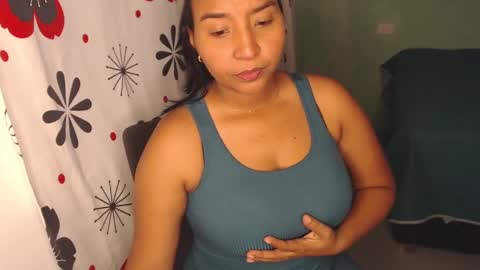 Snapshot of loretta_ chatting on February 2025 11:53:02 PM Loretta Gmez online show from February 2025 11:53:02 PM