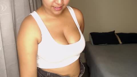 Snapshot of loretta_ chatting on March 2025 04:37:02 AM Loretta Gmez online show from March 2025 04:37:02 AM