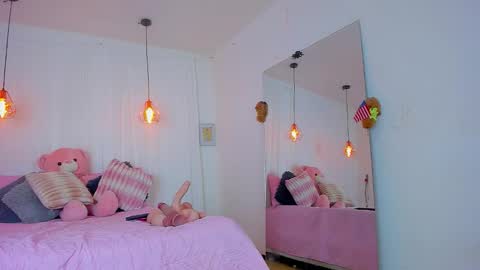 Lori Evans online show from November 2025 01:37:01 AM