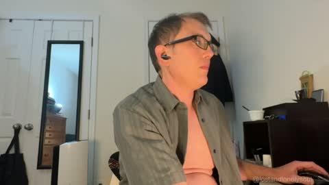 Snapshot of lostandlonelysoul chatting on April 2026 04:04:01 AM Hazemir online show from April 2026 04:04:01 AM