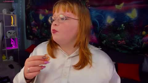 Snapshot of lottieparker chatting on December 2025 03:19:01 PM Lottie online show from December 2025 03:19:01 PM