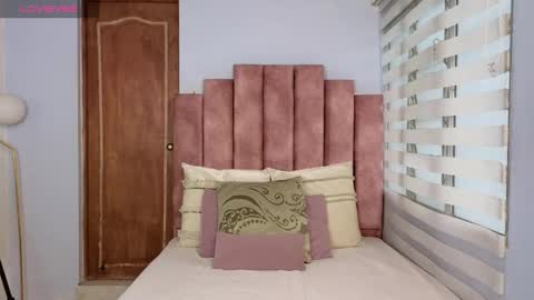  Lou Rosse  online show from December 2024 08:57:02 PM