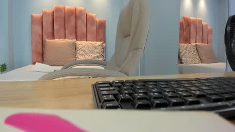  Lou Rosse  online show from December 2025 08:47:02 PM