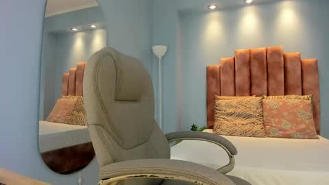 Snapshot of lou_rosse chatting on May 2026 08:28:02 PM Lou Rosse online show from May 2026 08:28:02 PM