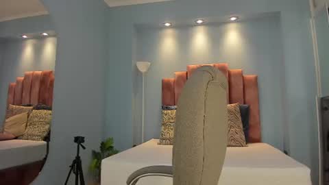  Lou Rosse  online show from July 2026 07:05:01 PM