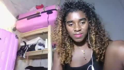 Snapshot of louane98 chatting on February 2026 09:40:02 PM louane98 online show from February 2026 09:40:02 PM