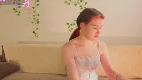 Snapshot of louannbisignano chatting on September 2025 06:13:01 PM Riley online show from September 2025 06:13:01 PM