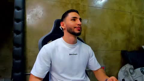 Louis online show from March 2025 07:27:02 PM