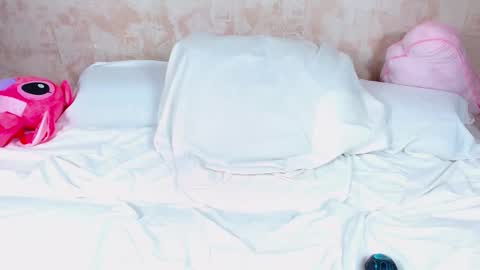 love bella  online show from February 2025 12:06:02 PM