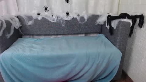 love bella  online show from October 2025 12:52:01 AM