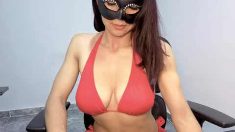 Nina online show from May 2026 08:16:02 PM