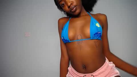 Snapshot of love_miah chatting on October 2025 10:08:02 PM Miah online show from October 2025 10:08:02 PM