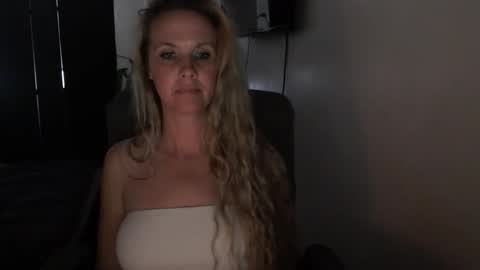 LoVe On  online show from April 2026 12:49:02 AM