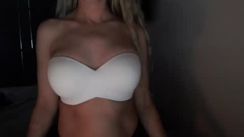 LoVe On  online show from May 2026 12:54:02 PM