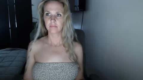 LoVe On  online show from May 2026 02:12:02 PM