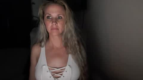 LoVe On  online show from May 2026 02:28:01 AM