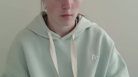 Vivian online show from November 2025 01:44:02 PM