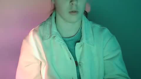 Vivian online show from December 2025 01:42:01 PM